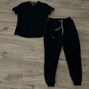 Black Fabletics Scrub Set. Size XS